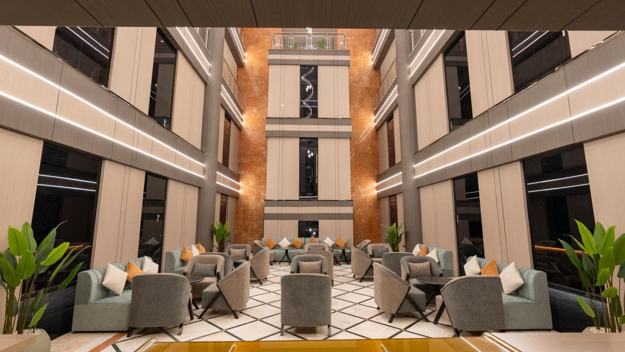 Brzeen Hotel